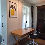Manna - Charming Flat In A Historic House דירה טאלין